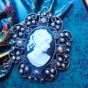 VTG Cameo Pendant
